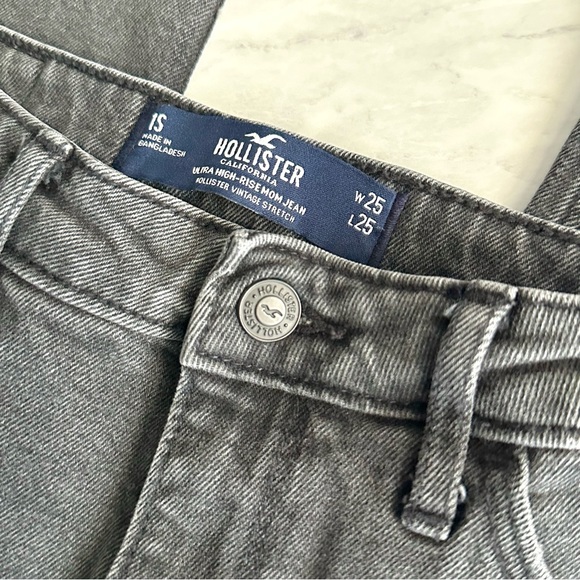 Hollister Ultra High-Rise Mom Jean Size 1 Short - Picture 6 of 16